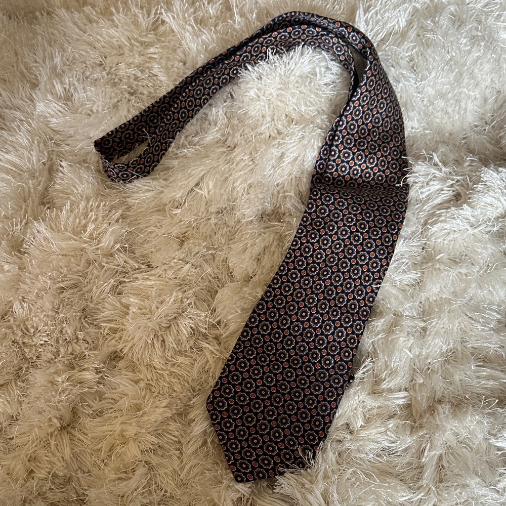 Sophisticated Trump Arrow tie
